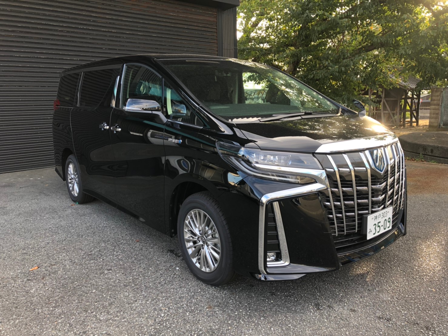 ราคา toyota vellfire 2010 qui me suit