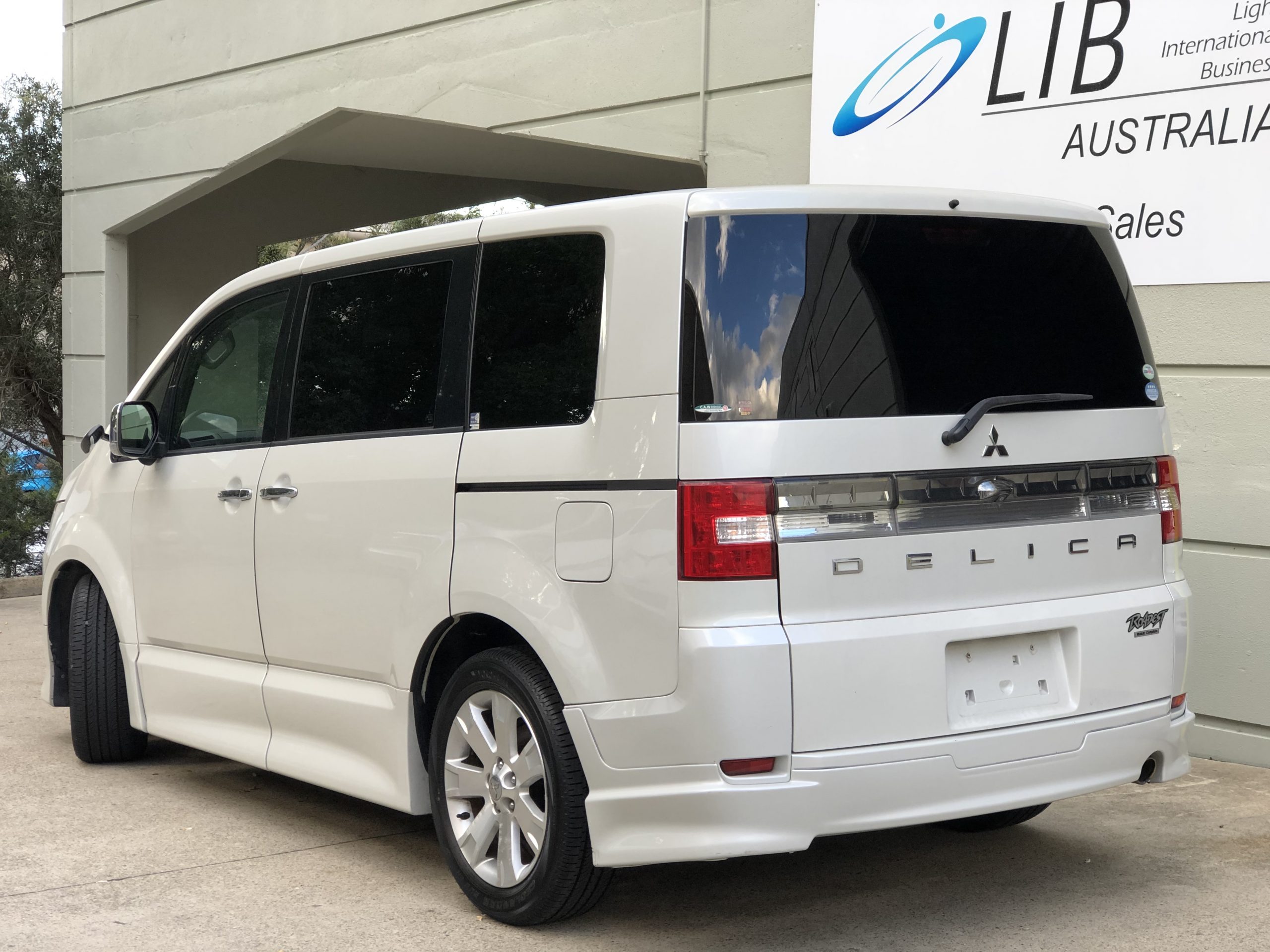 Mitsubishi delica 2010