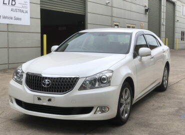 2011 Toyota Crown Majesta  with Height Adjustable
