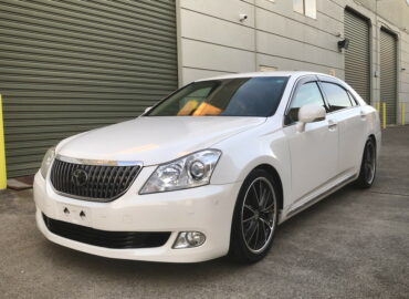 2009 Toyota Crown Majesta C with Height Adjustable