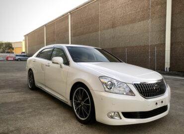 2009 Toyota Crown Majesta C with Height Adjustable