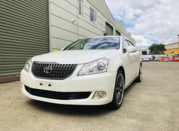 2011 Toyota Crown Majesta  with Height Adjustable